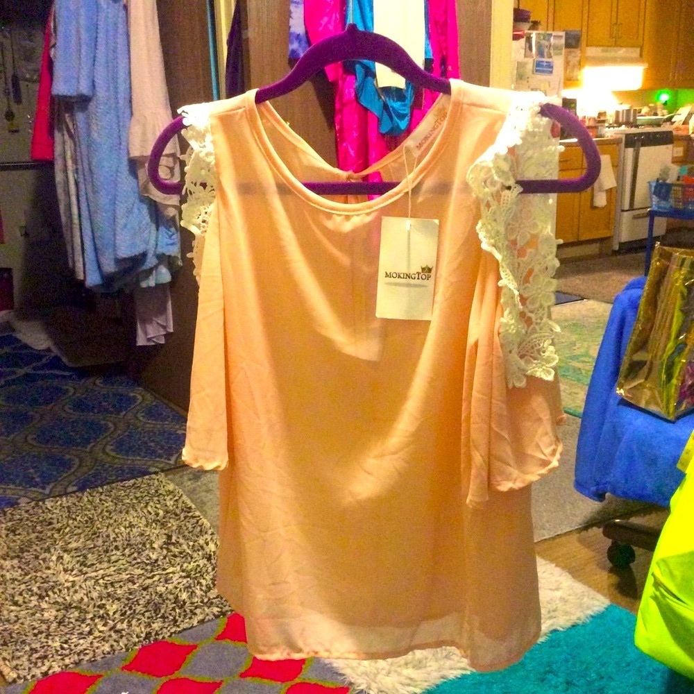 NWT Blouse cold shoulder crochet lace slvs MokingTop